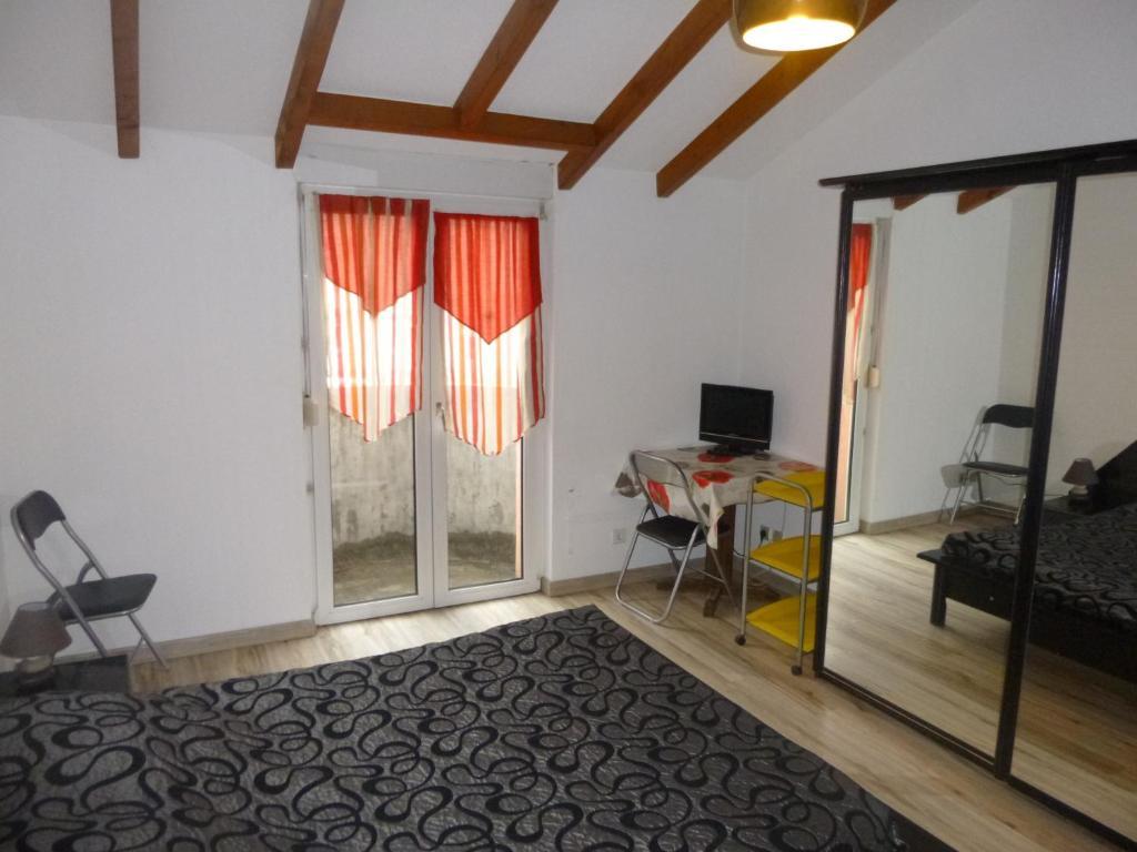 Studio/Hotel Porte De France Saint-Louis  Cameră foto